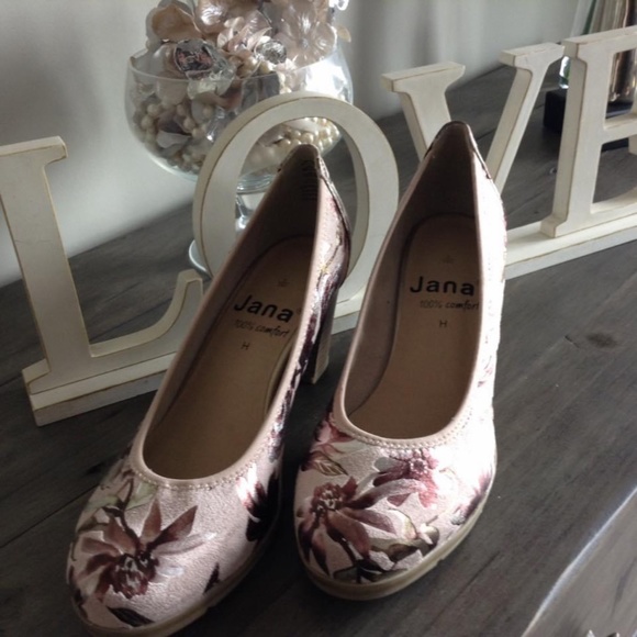 PINK SHOES - Picture 3 of 5